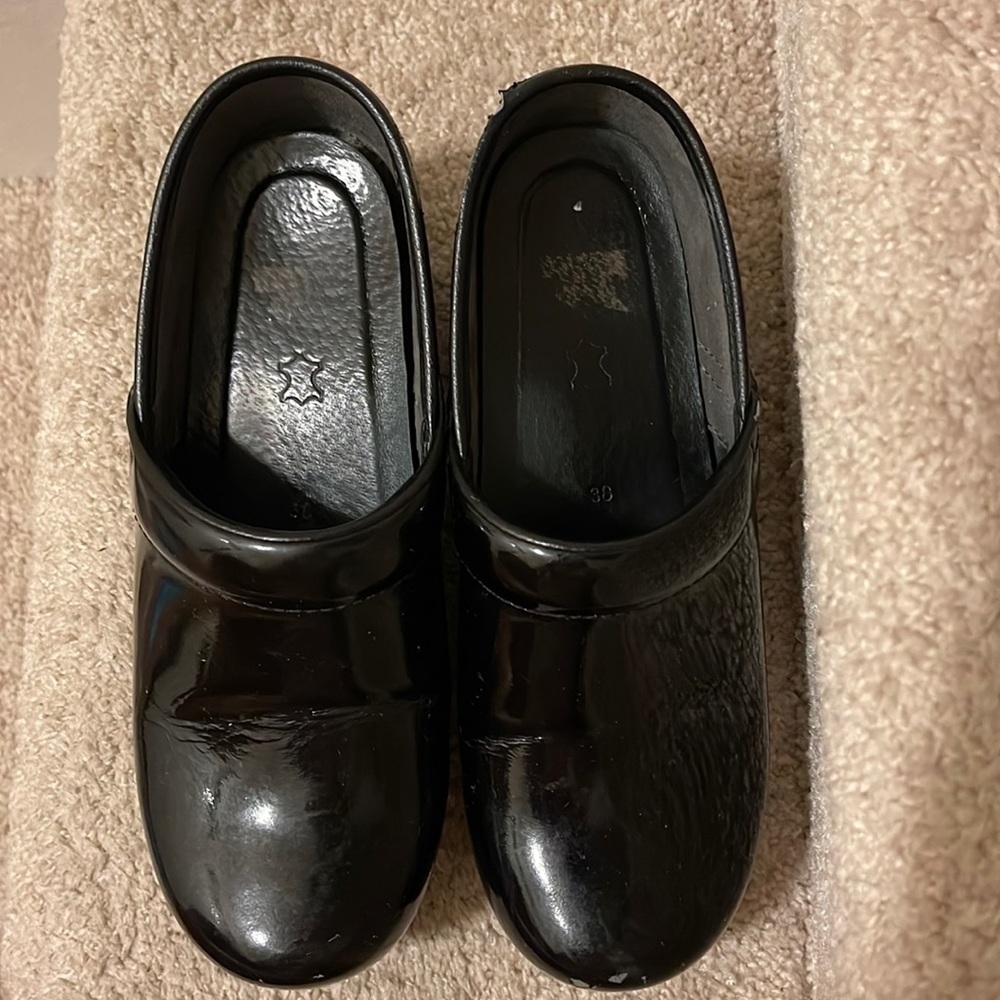 Black pat leather Dansko clogs XP